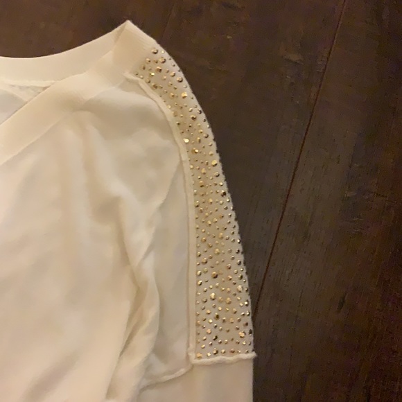 A white v-neck blouse with rin stones - Picture 4 of 5